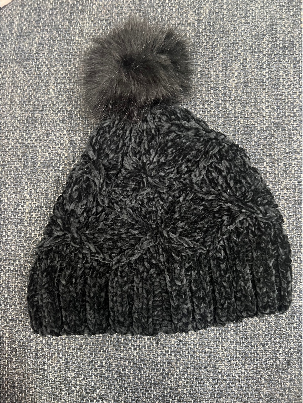 Vera Bradley black knit pom beanie